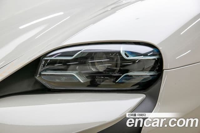 Porsche Taycan 2023 — ფოტო 5/20