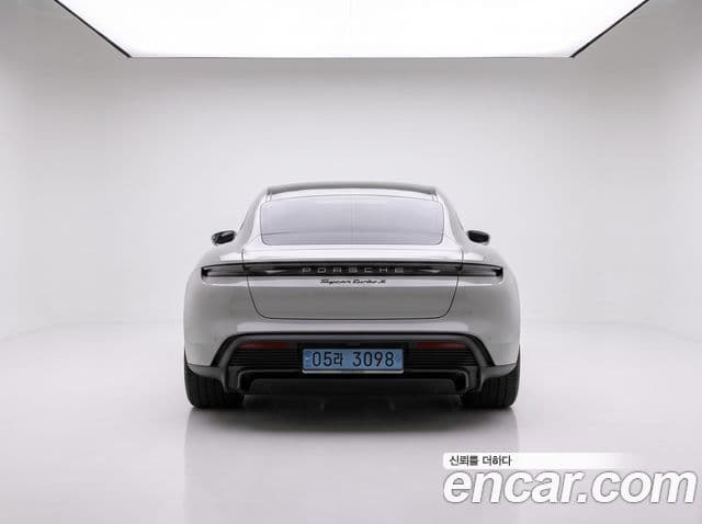 Porsche Taycan 2023 — ფოტო 19/20