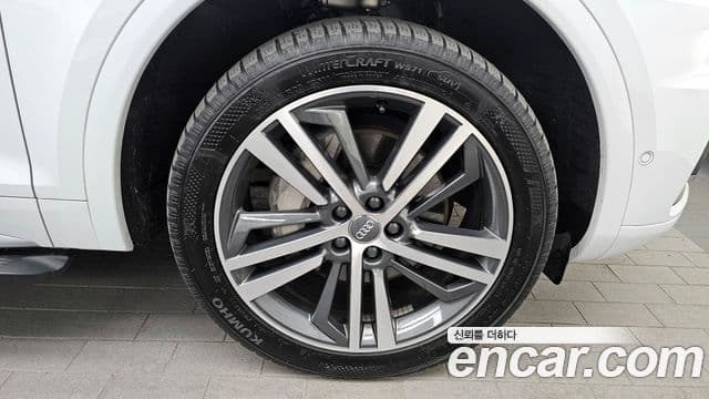 Audi Q5 2020 — Photo 20/34