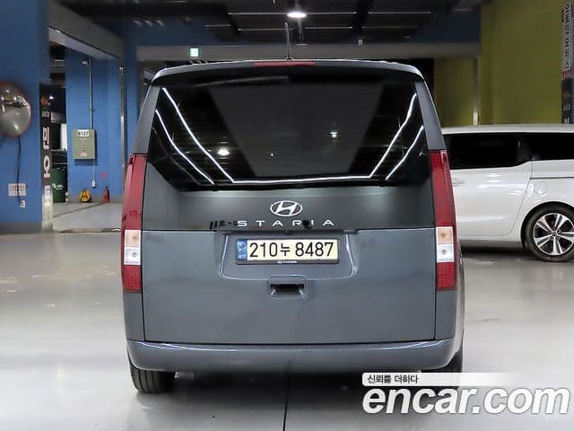 Hyundai Staria 2021 — ფოტო 2/20