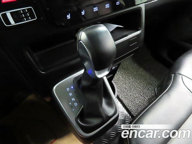 Hyundai Staria 2021 — ფოტო 13/20