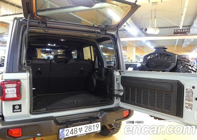 Jeep Wrangler 2023 — Şəkil 10/20