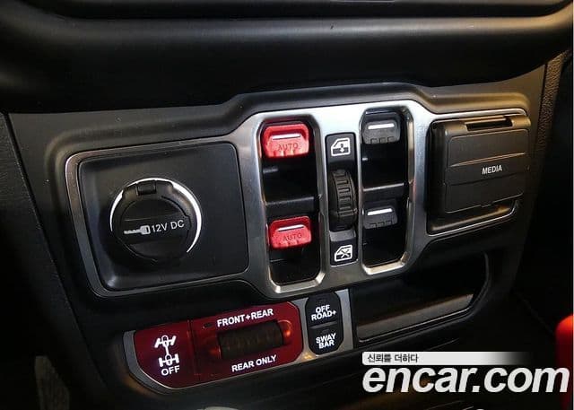 Jeep Wrangler 2023 — Şəkil 14/20