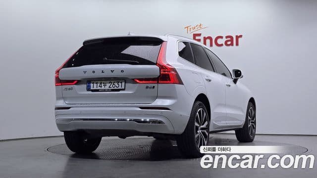 Volvo XC60 2023 — Photo 12/32
