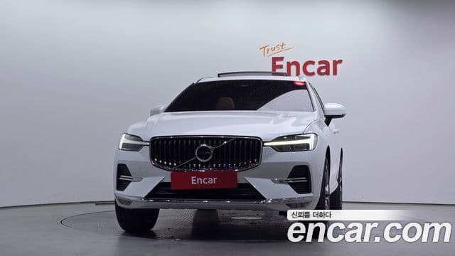 Volvo XC60 2023 — Photo 29/32