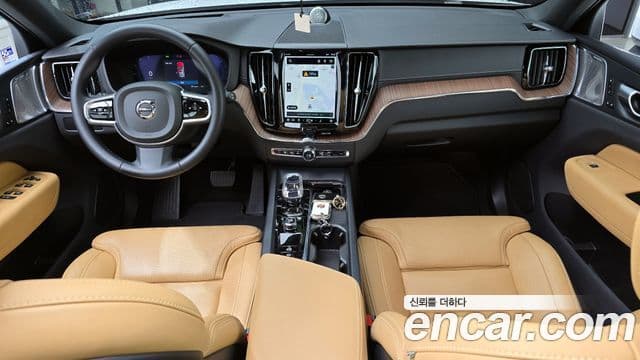 Volvo XC60 2023 — Photo 13/32