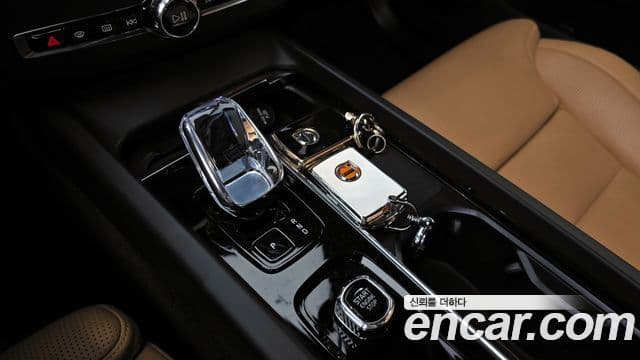 Volvo XC60 2023 — Photo 3/32