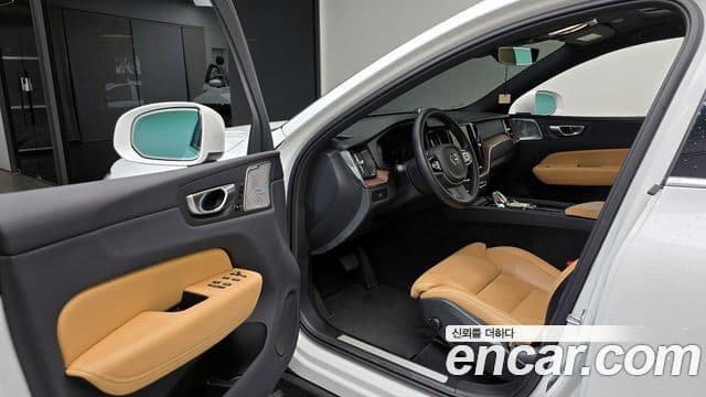 Volvo XC60 2023 — Photo 25/32