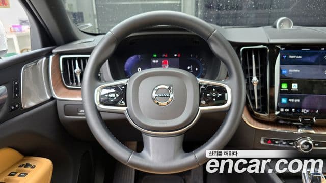 Volvo XC60 2023 — Photo 31/32