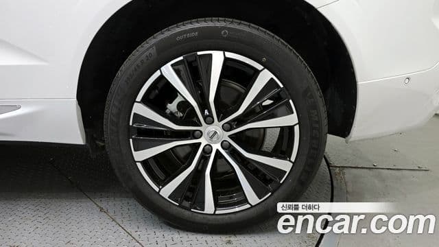 Volvo XC60 2023 — Photo 15/32