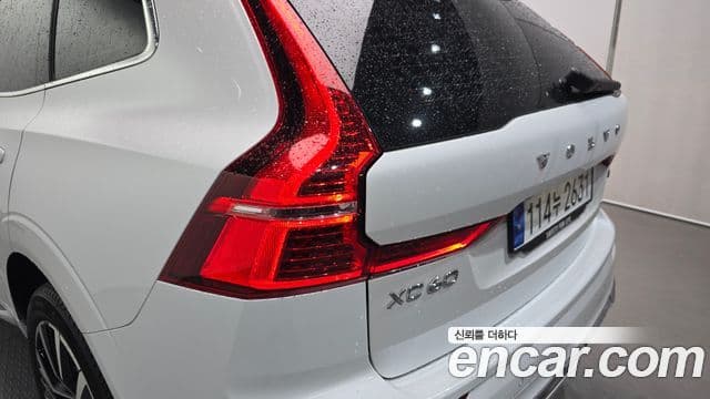 Volvo XC60 2023 — Photo 4/32