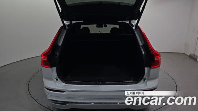 Volvo XC60 2023 — Photo 1/32