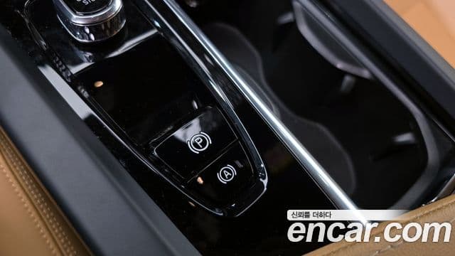 Volvo XC60 2023 — Photo 26/32