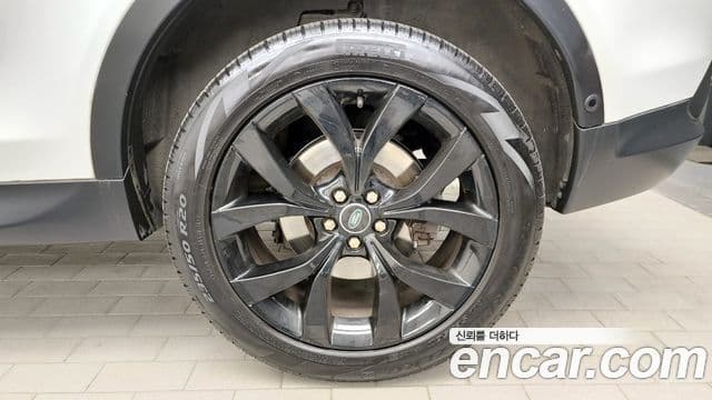 Land Rover Discovery Sport 2021 — Photo 9/36