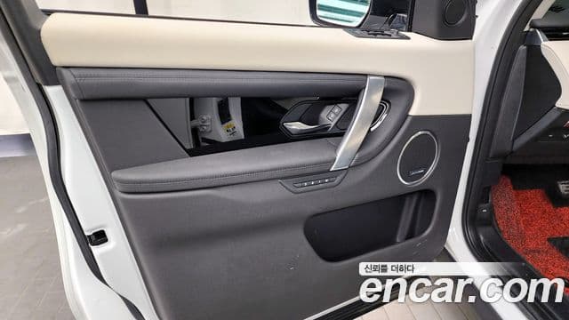 Land Rover Discovery Sport 2021 — Photo 31/36