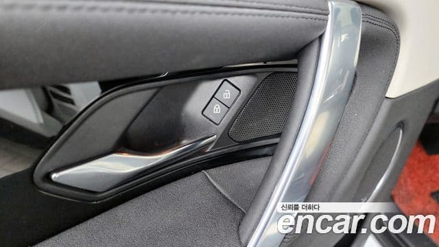 Land Rover Discovery Sport 2021 — Photo 35/36