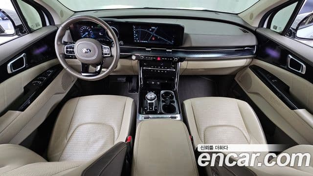 Kia Carnival 2021 — фото 7 из 20