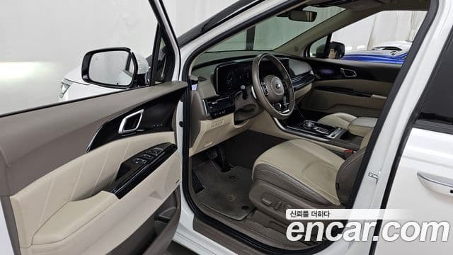 Kia Carnival 2021 — фото 10 из 20