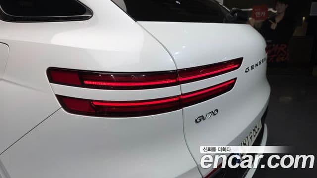 Genesis GV70 2021 — ფოტო 2/35