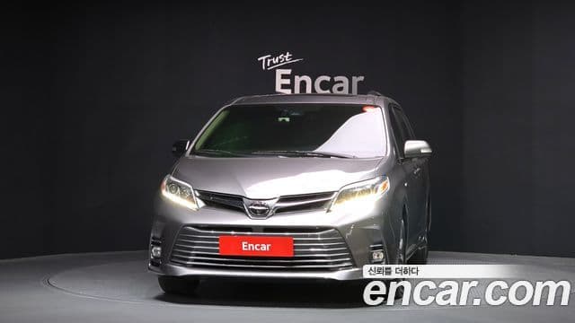 Toyota Sienna 2019 — ფოტო 3/20