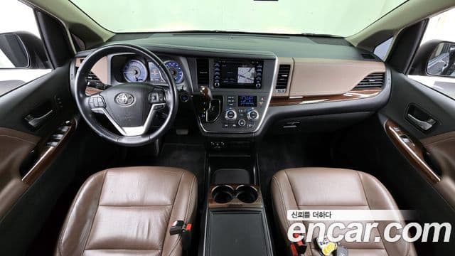 Toyota Sienna 2019 — ფოტო 7/20