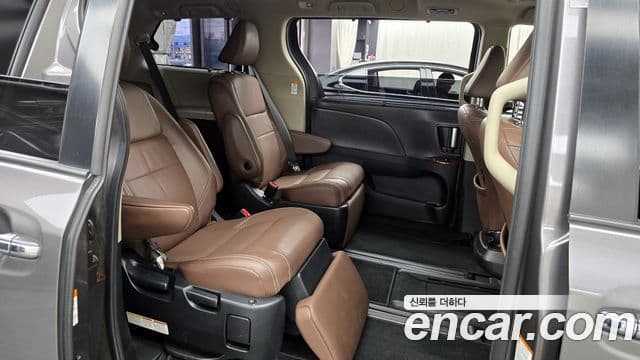 Toyota Sienna 2019 — ფოტო 12/20