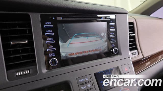 Toyota Sienna 2019 — ფოტო 15/20