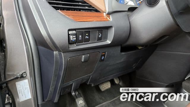 Toyota Sienna 2019 — ფოტო 16/20