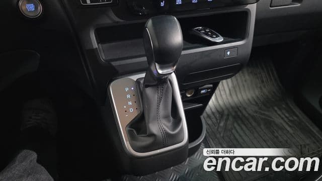 Hyundai Staria 2022 — ფოტო 9/20