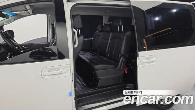 Hyundai Staria 2022 — ფოტო 11/20
