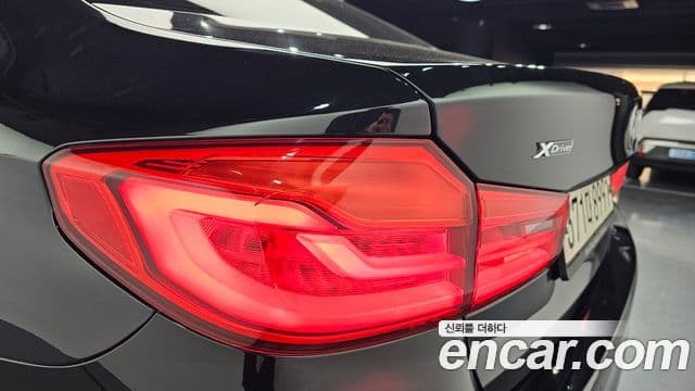 BMW 5 Series 2020 — ფოტო 16/33