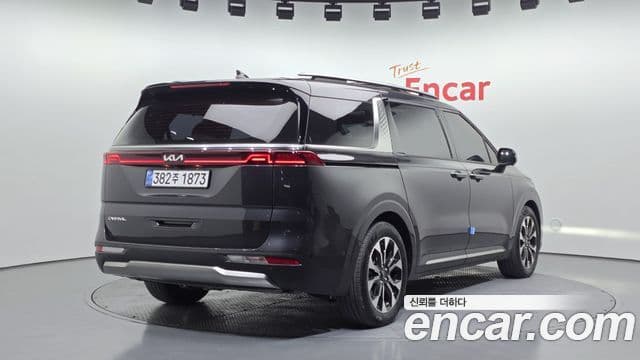 Kia Carnival 2022 — ფოტო 2/20
