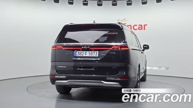 Kia Carnival 2022 — ფოტო 4/20