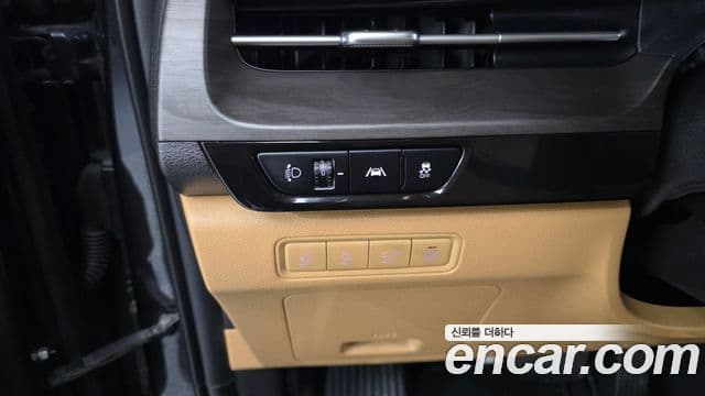Kia Carnival 2022 — ფოტო 13/20