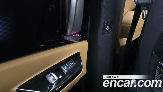 Kia Carnival 2022 — ფოტო 19/20