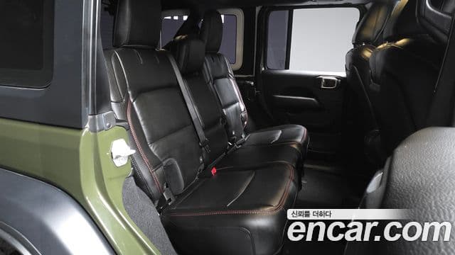 Jeep Wrangler 2020 — Фото 12/20