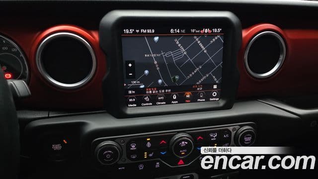 Jeep Wrangler 2020 — Фото 14/20