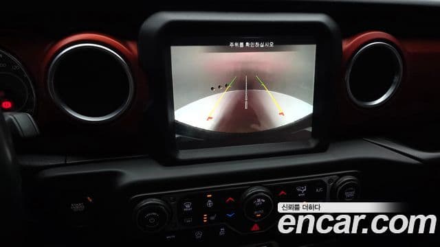 Jeep Wrangler 2020 — Фото 15/20