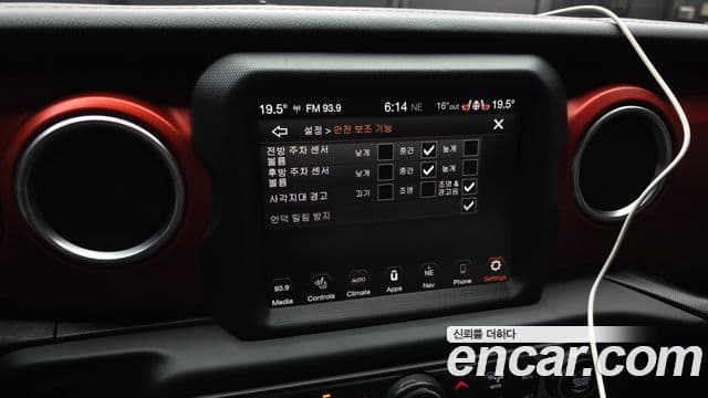 Jeep Wrangler 2020 — Фото 16/20