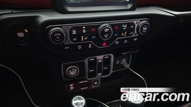 Jeep Wrangler 2020 — Фото 18/20
