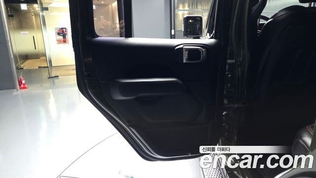 Jeep Wrangler 2020 — Şəkil 25/30