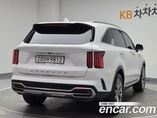 Kia Sorento 2022 — Фото 2/19