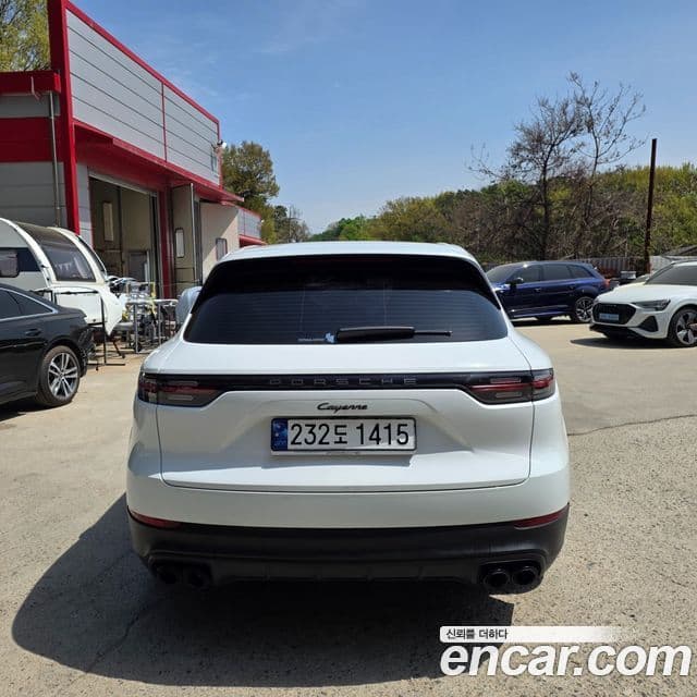 Porsche Cayenne 2023 — ფოტო 10/20
