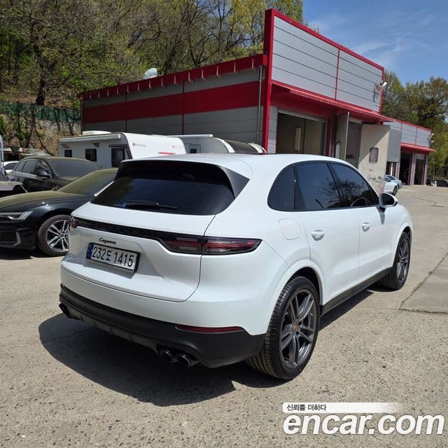 Porsche Cayenne 2023 — ფოტო 13/20