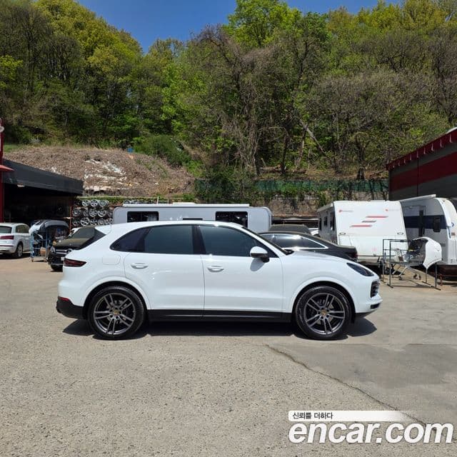 Porsche Cayenne 2023 — ფოტო 9/20