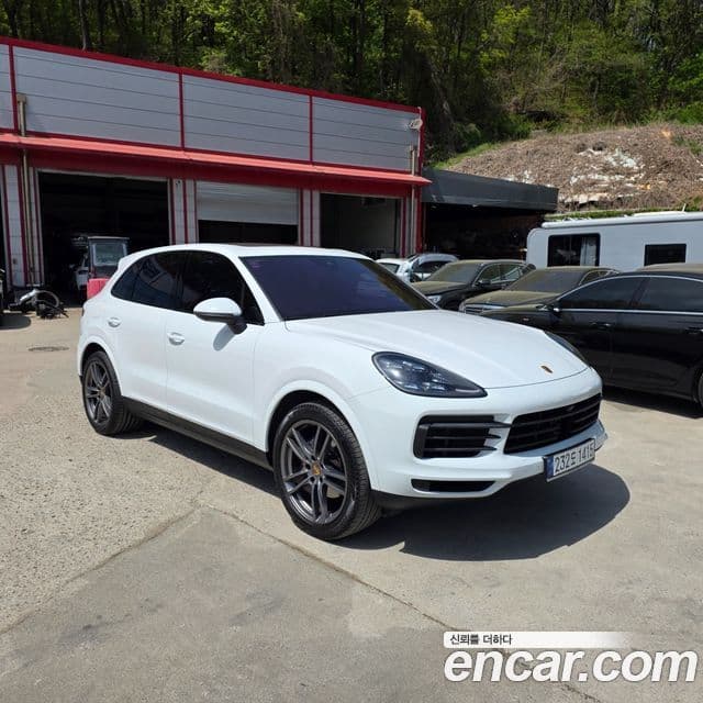 Porsche Cayenne 2023 — ფოტო 14/20