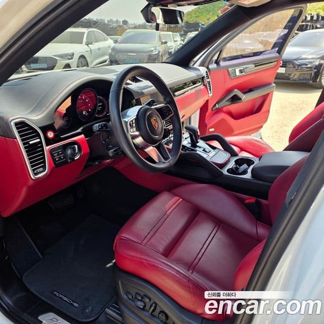 Porsche Cayenne 2023 — ფოტო 16/20
