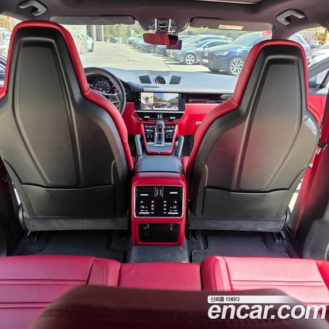 Porsche Cayenne 2023 — ფოტო 17/20