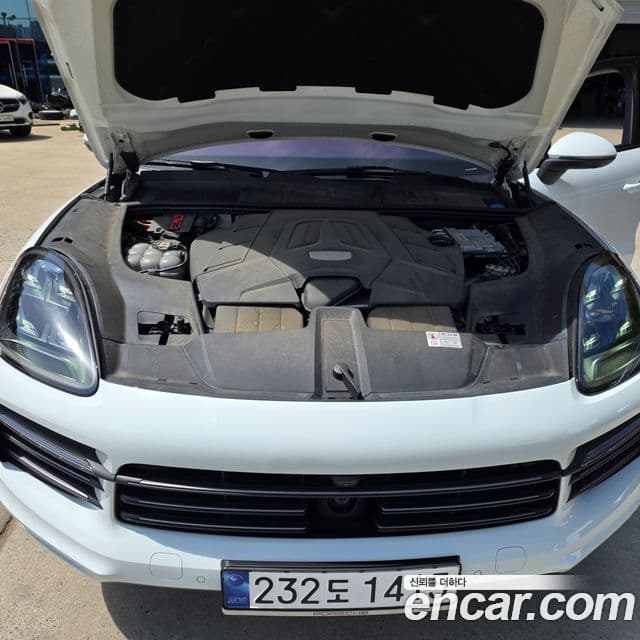Porsche Cayenne 2023 — ფოტო 12/20