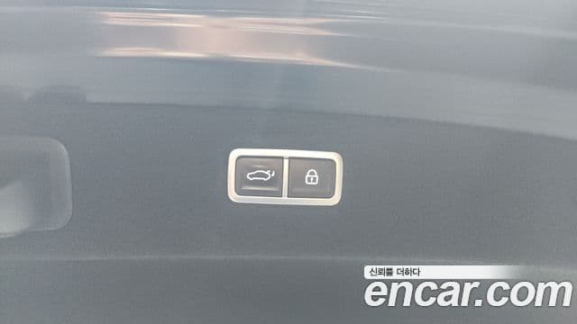 Genesis G90 2022 — Photo 28/43